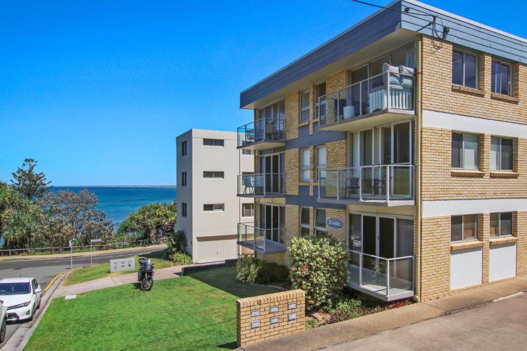 Apartment mit Meerblick in der Unterkunft Rosalie Unit 1, 4 Margaret St, Kings Beach in Caloundra