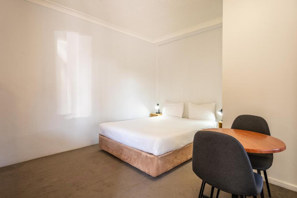 Postel nebo postele na pokoji v ubytování Port Aloha Motel