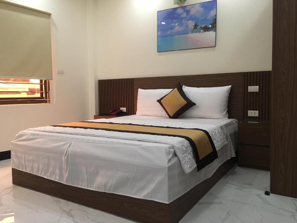 a bedroom with a large bed in a room at Phương Linh - Số 10 Cầu Đơ 3, Hà Đông - by Bay Hostel in Hà Ðông