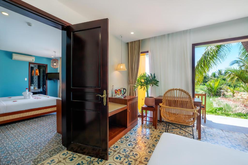 Uma cama ou camas num quarto em ZEN RETREAT HOI AN