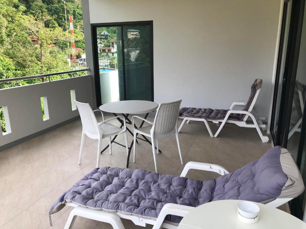 M&N Guesthouse Kata - Resim 22