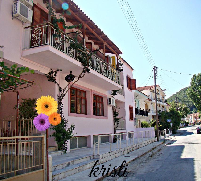 a building with a flower hanging from a balcony at Kristi in Póros Kefalonias