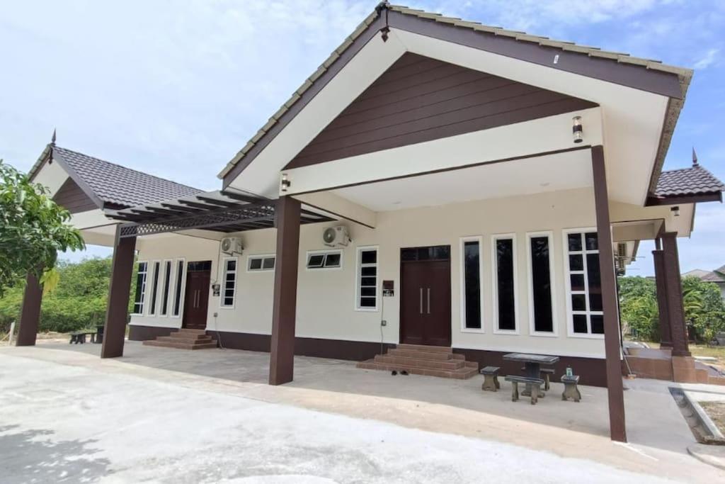 Tòa nhà nơi nhà nghỉ dưỡng tọa lạc