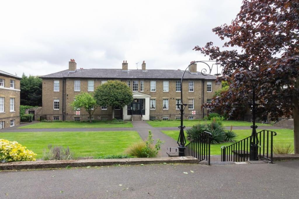 Fifty Shades of Gorgeous Greys, London (updated prices 2025)