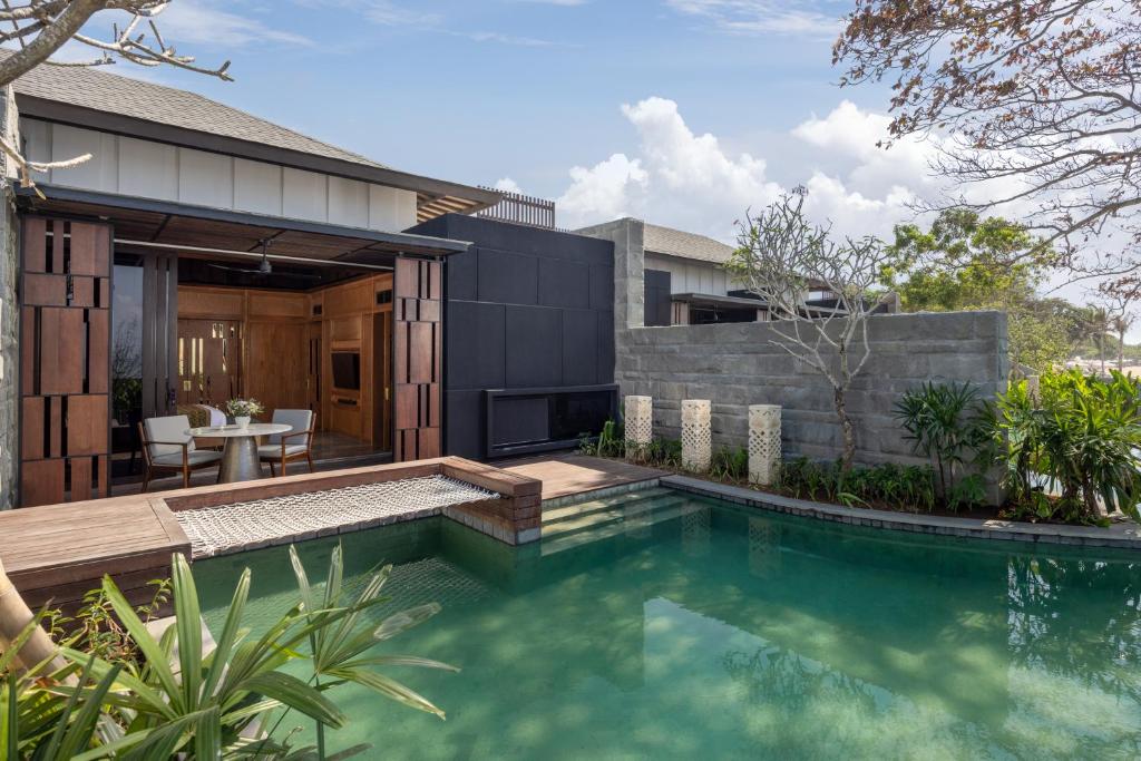 Bazén v ubytování Sumitra Luxury Villas & Resort by Pramana nebo v jeho okolí