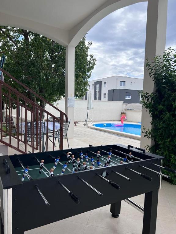 Basen w obiekcie HACIENDA MIA with pool,BBQ,free parking lub w pobliżu