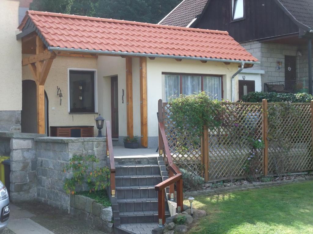 Hoone, kus puhkemaja asub