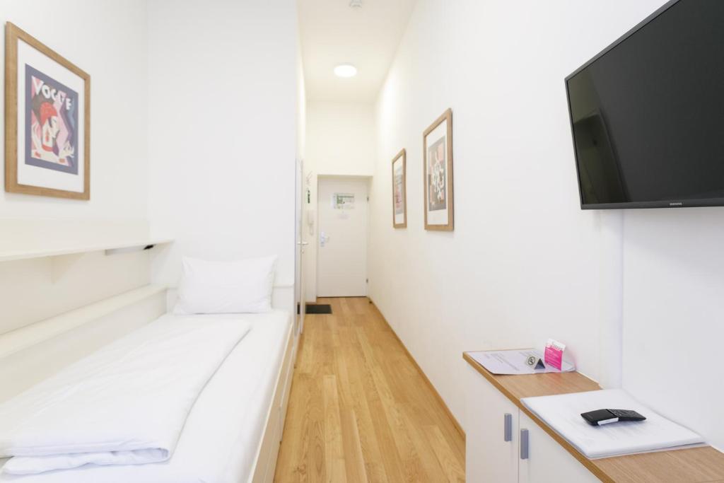 Riess City Rooms - Self Check-in - Resim 12