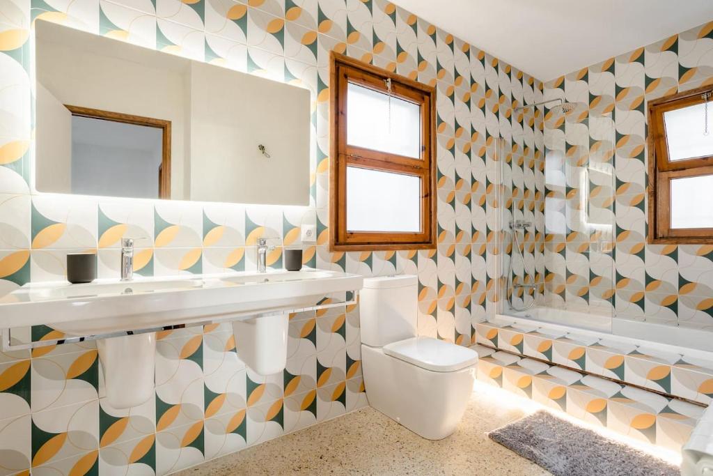 Kúpeľňa v ubytovaní Luxury private Villa 25m Pool, Gym, 200m to Beach
