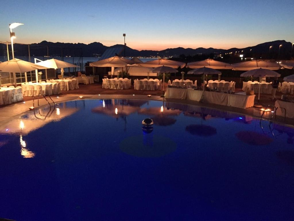 Bazén v ubytování La Isla Resort nebo v jeho okolí