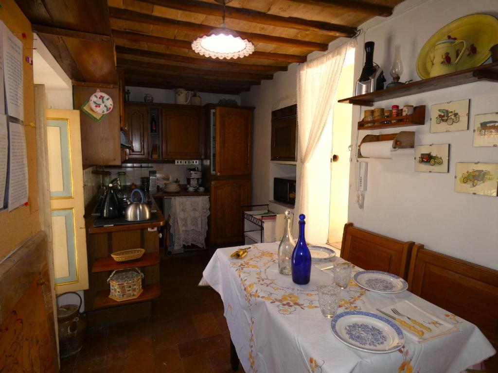 Kuchyň nebo kuchyňský kout v ubytování SCAPPO IN UMBRIA, La casa del Duomo
