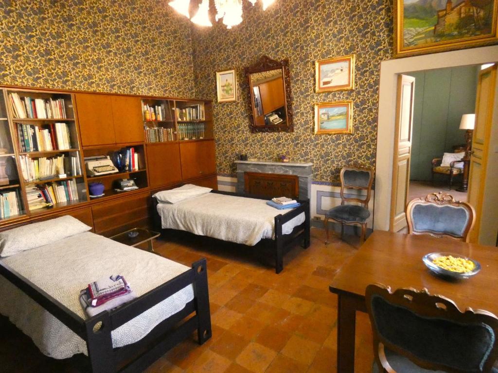 Postel nebo postele na pokoji v ubytování SCAPPO IN UMBRIA, La casa del Duomo