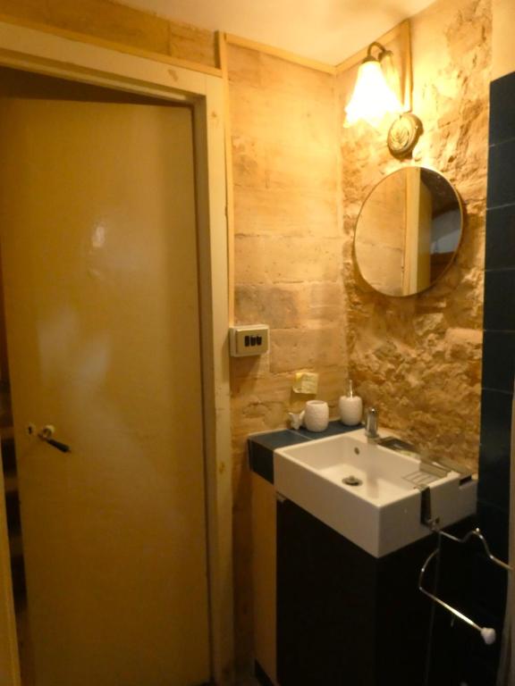 Koupelna v ubytování SCAPPO IN UMBRIA, La casa del Duomo