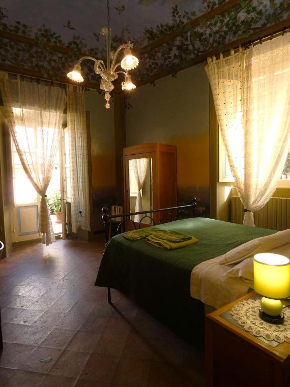 Postel nebo postele na pokoji v ubytování SCAPPO IN UMBRIA, La casa del Duomo