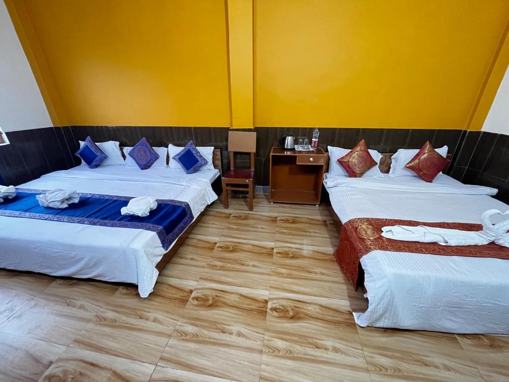 Family Guest House ( 200 mtrs from Dashashwamedh Ghat ), Varanasi