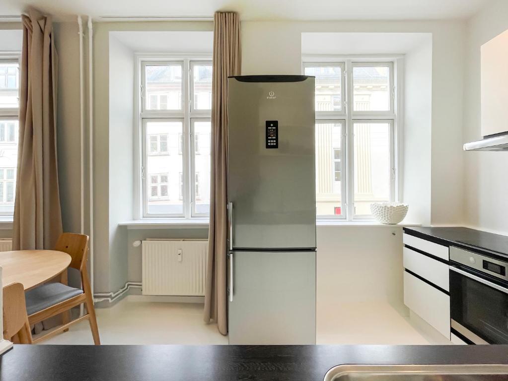 Kuchyň nebo kuchyňský kout v ubytování Beautiful One-Bedroom Apartment in CPH City
