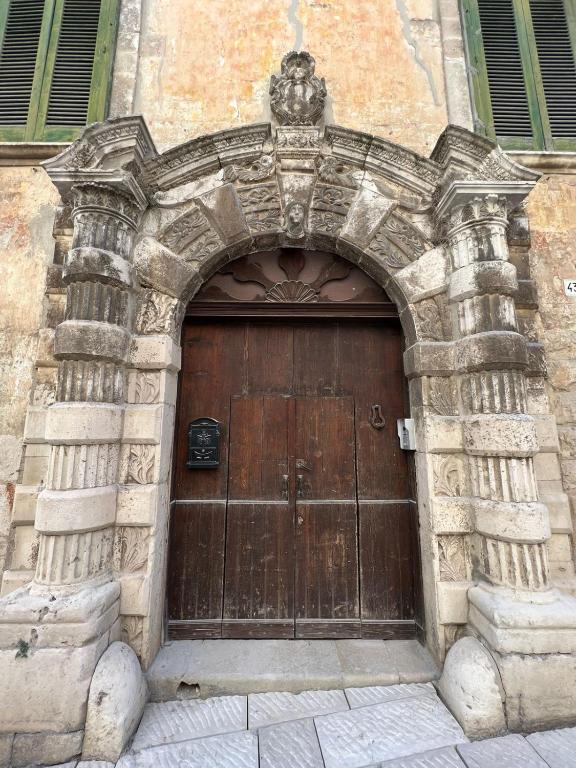 a large wooden door on the side of a building at Il Soprano in Altamura