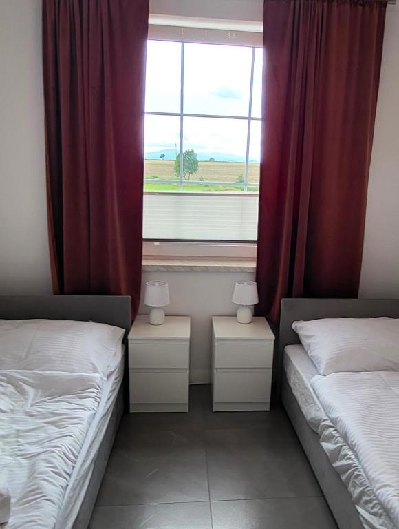Posteľ alebo postele v izbe v ubytovaní Apartamenty Czerwona Stodoła