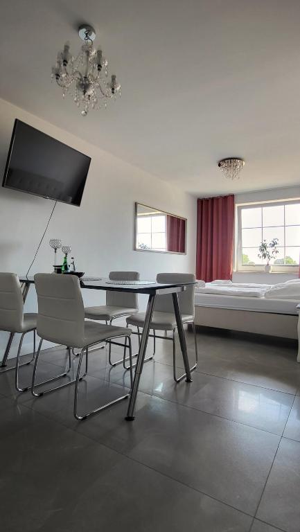 Posteľ alebo postele v izbe v ubytovaní Apartamenty Czerwona Stodoła