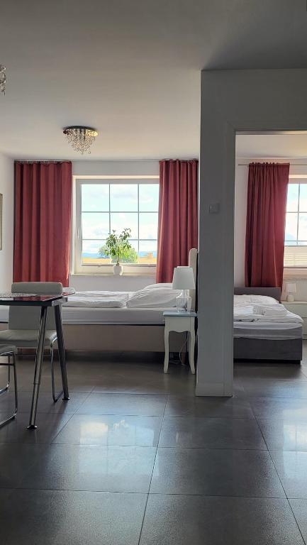 Posteľ alebo postele v izbe v ubytovaní Apartamenty Czerwona Stodoła