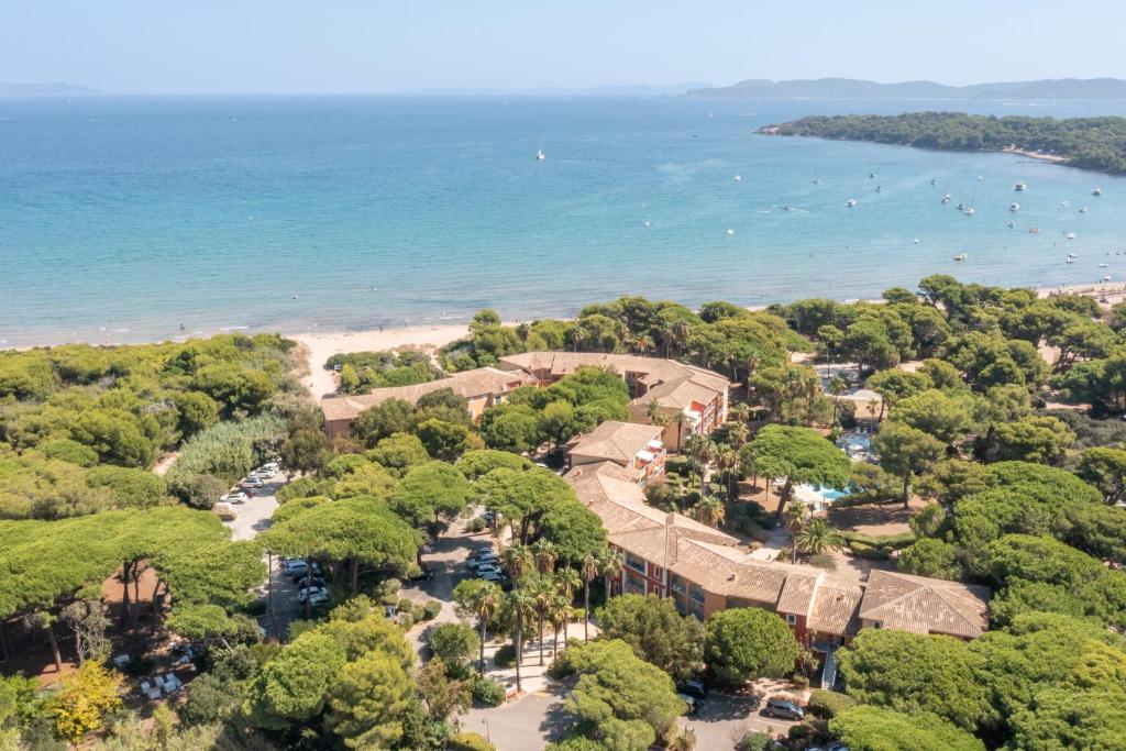 an aerial view of a park next to the beach at Résidence Pierre & Vacances La Pinède in Hyères