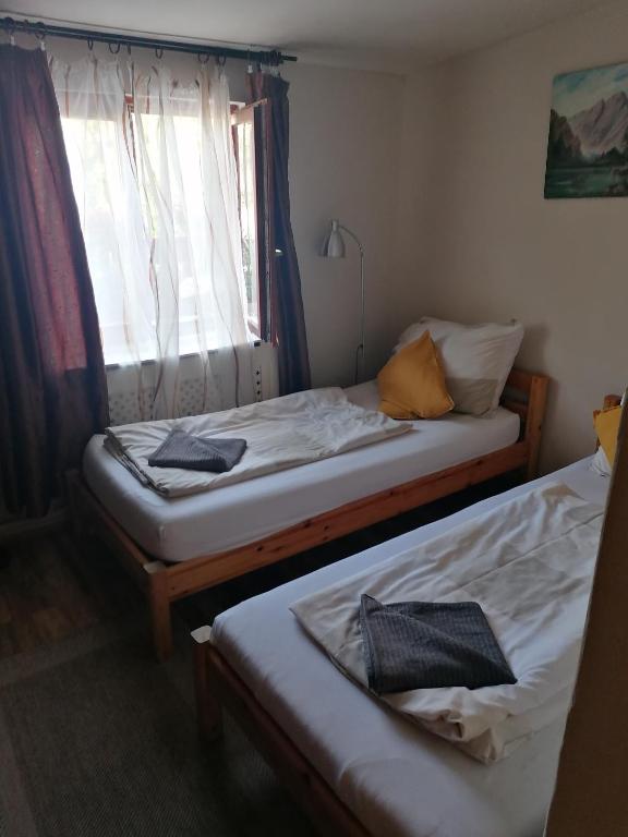 Postel nebo postele na pokoji v ubytování Szépasszony Fogadó