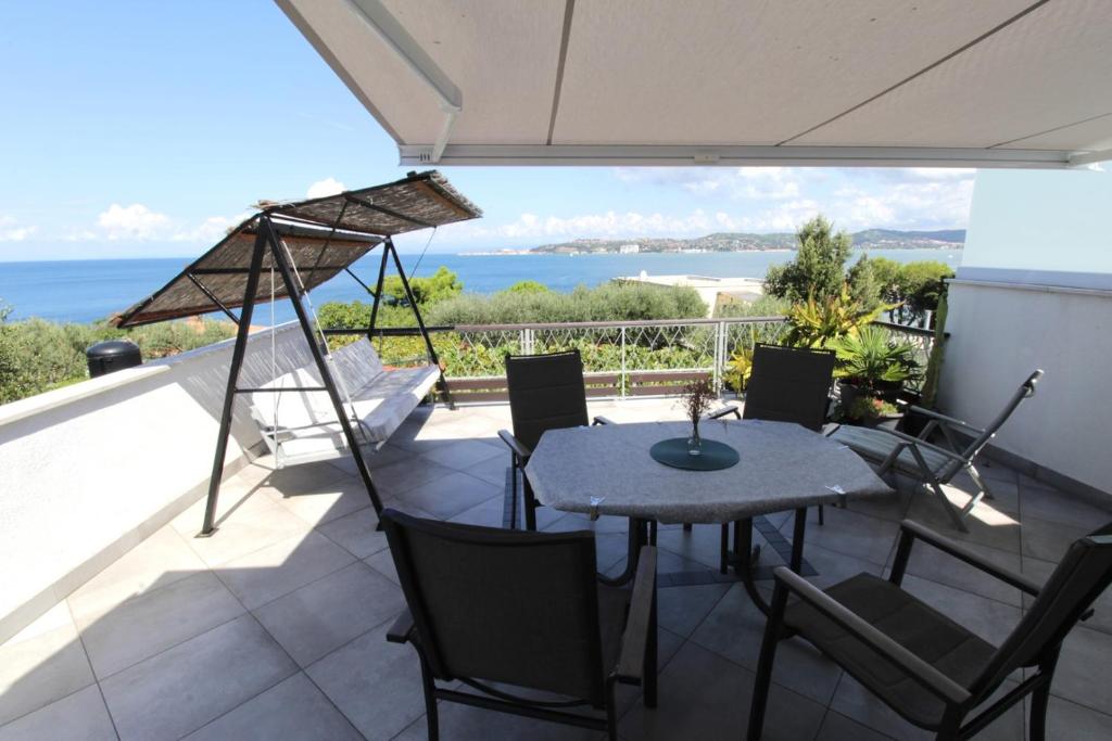 Apartment Karmen with sea view - Error