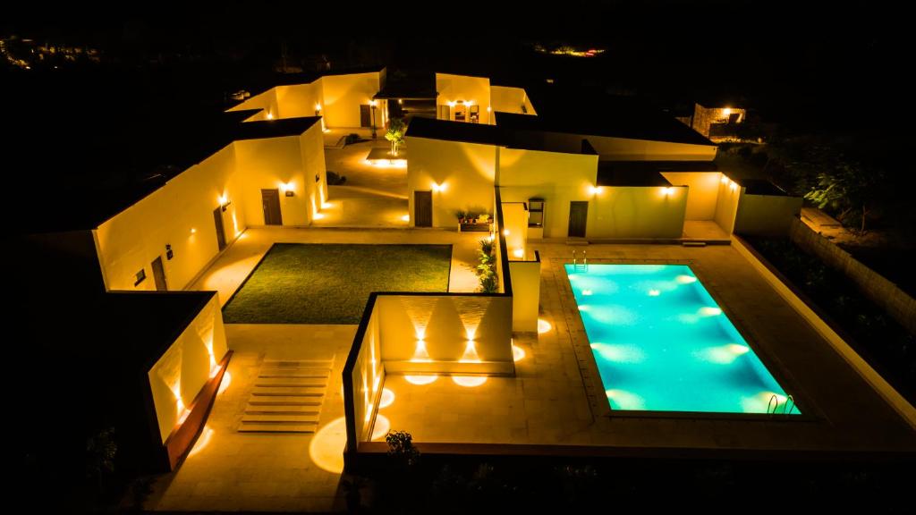 Bazén v ubytování Guldaar Sariska - A luxury Forest Resort nebo v jeho okolí