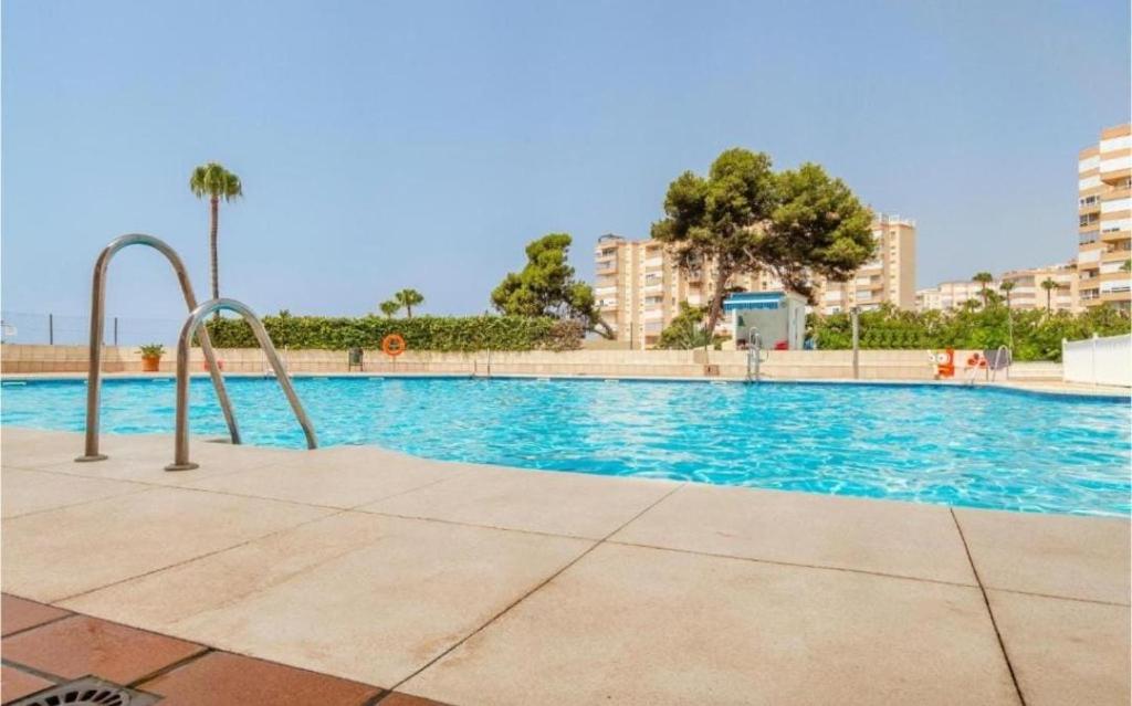 - une grande piscine à connotation robialiste dans l'établissement Apartamento Faro Torrox, à Torrox