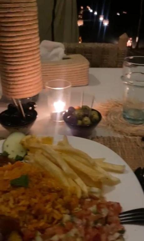 Jídlo v luxury tent nebo okolí