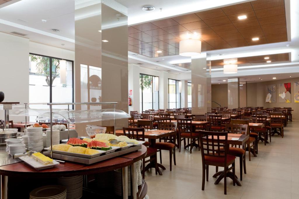 Comida en o cerca de este hotel