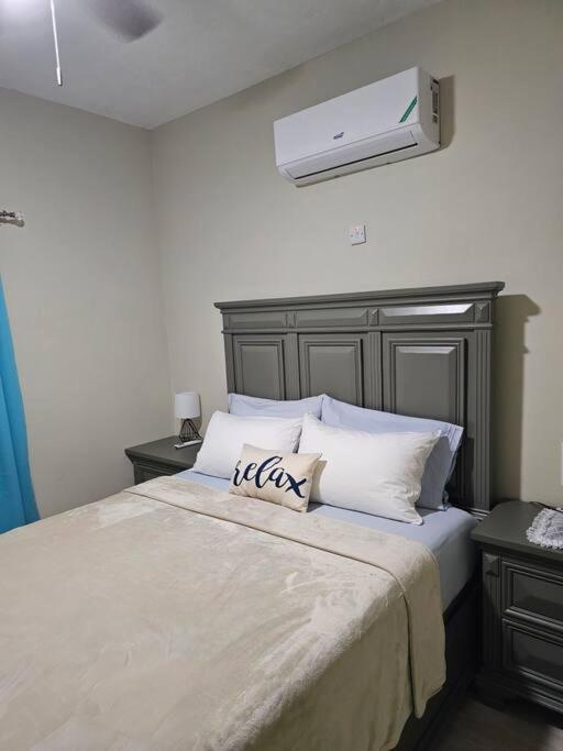 Postel nebo postele na pokoji v ubytování SG Apartment Complex (Apt #1)