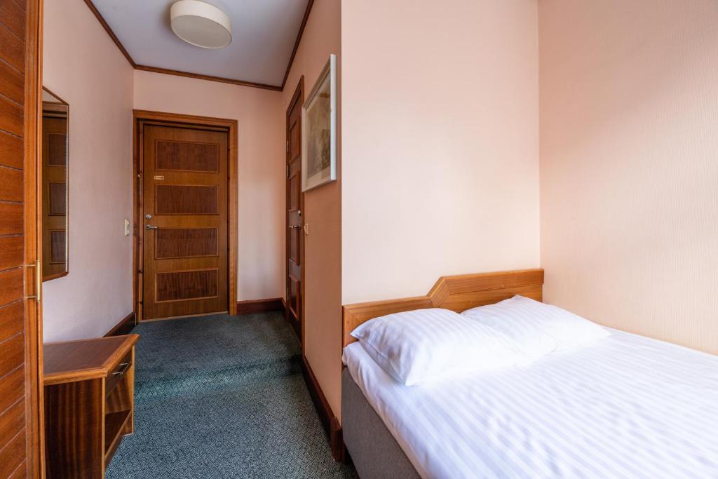 Postel nebo postele na pokoji v ubytování Hotel Victoria