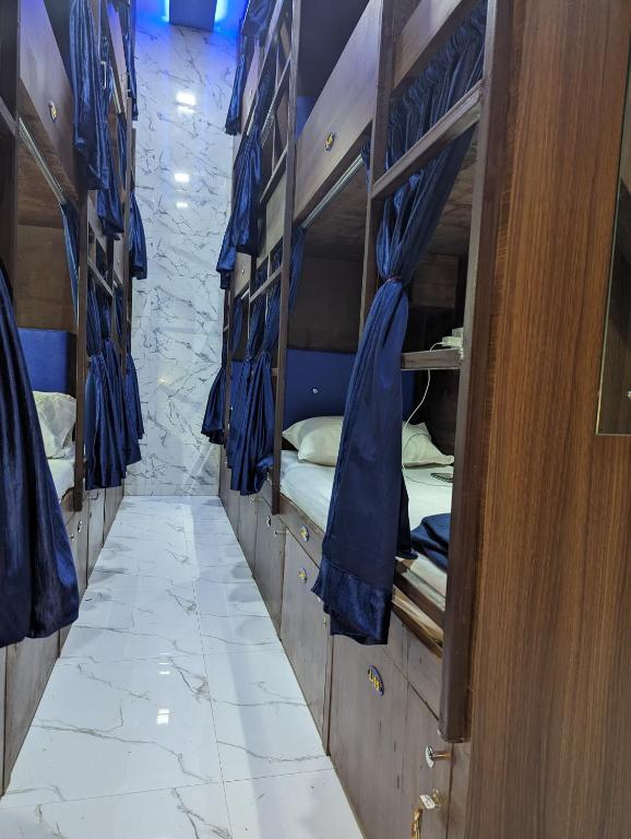 Voodi või voodid majutusasutuse Ayala PG Dormitory Ac Deluxe1 toas