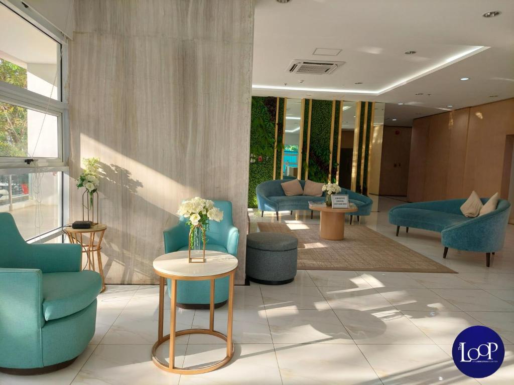 Posezení v ubytování Downtown Delight Dwelling at Limketkai Center