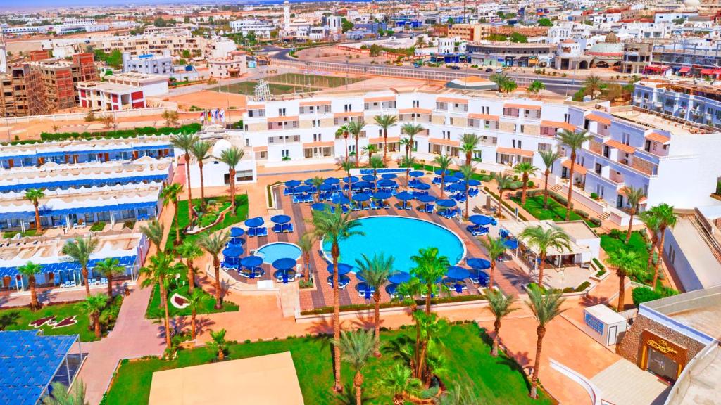 Bazén v ubytování Albatros Sharm Resort - By Pickalbatros nebo v jeho okolí