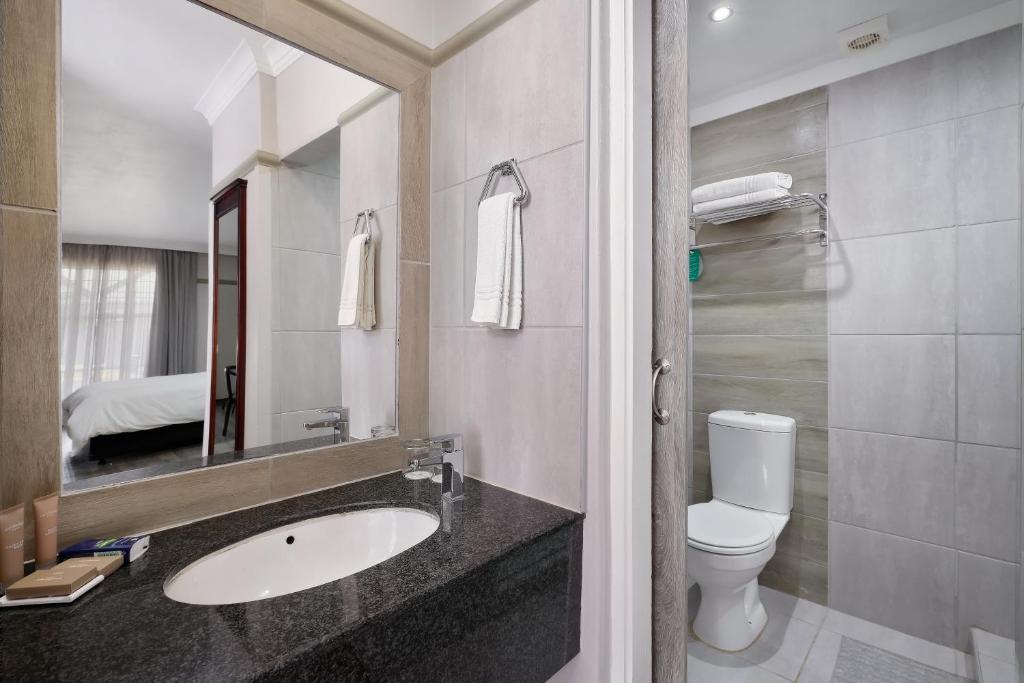 Bilik mandi di Protea Hotel by Marriott Klerksdorp