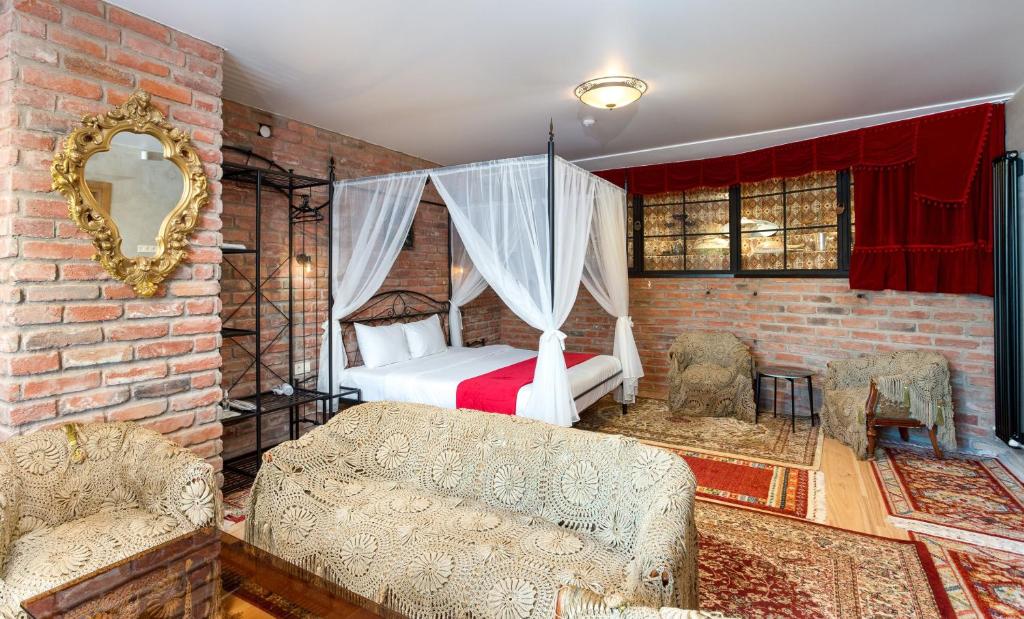Postel nebo postele na pokoji v ubytování Brooch Boutique Hotel