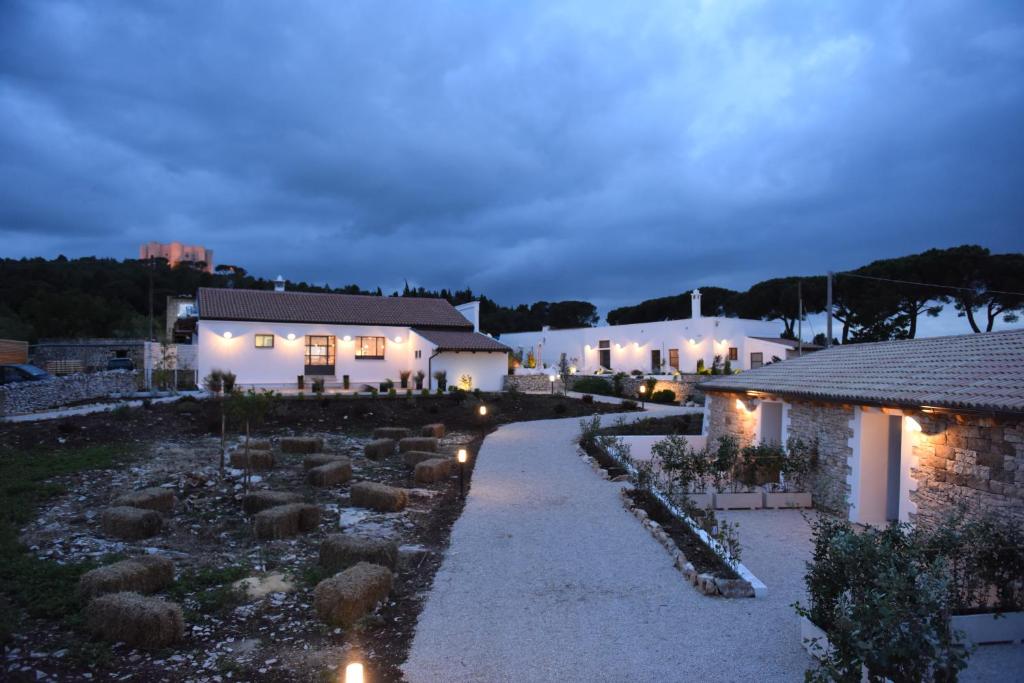 a pathway leading to a house at night at Montegusto in Castel del Monte