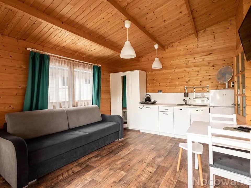 Kuchyňa alebo kuchynka v ubytovaní Domki Siódme Niebo