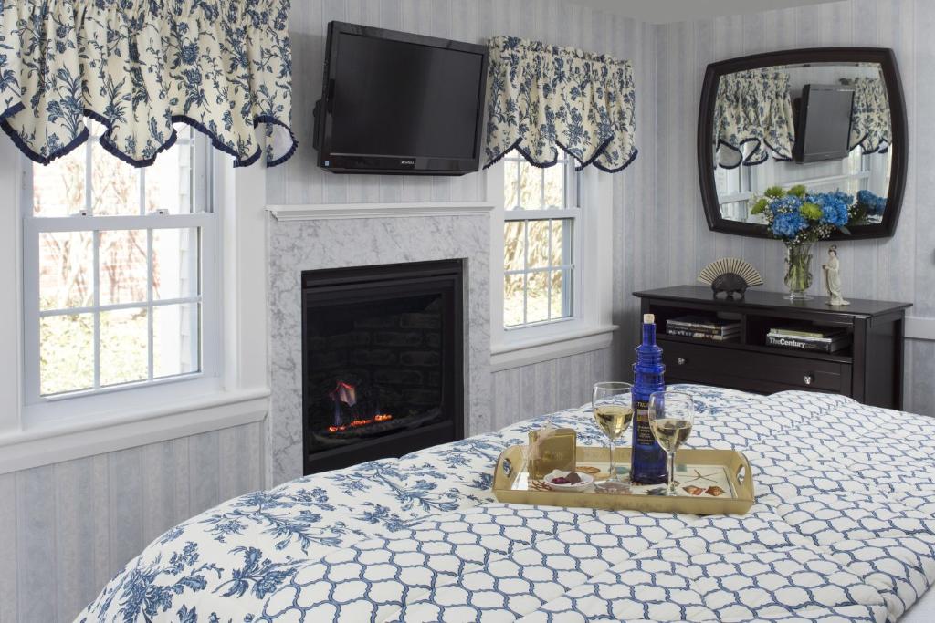 Old Harbor Inn - Suite King