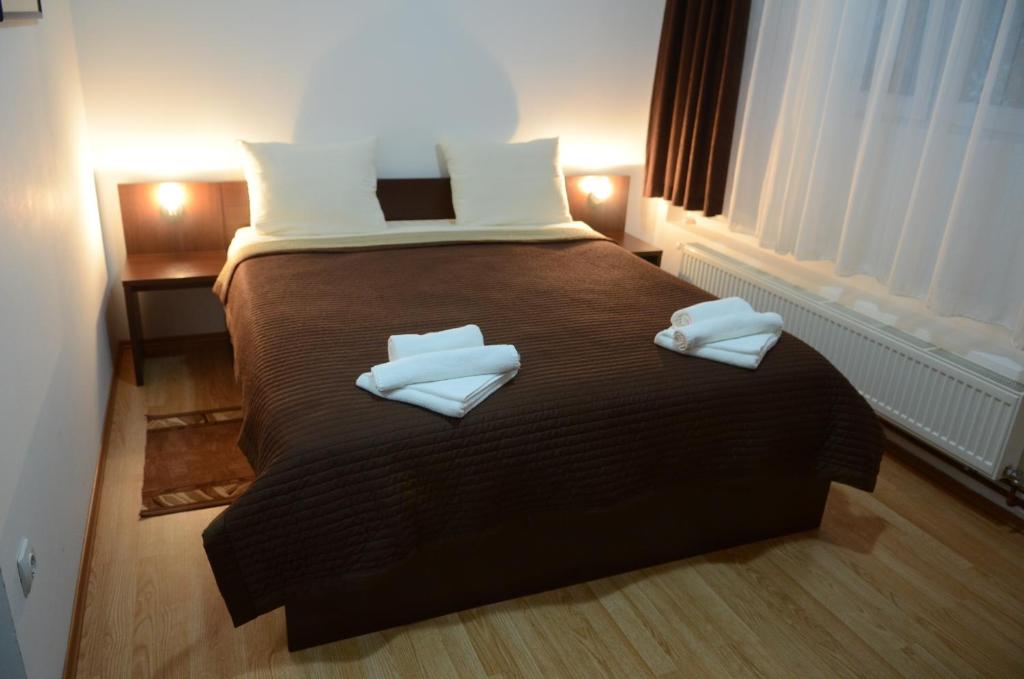 Postel nebo postele na pokoji v ubytování Garni Hotel Lion
