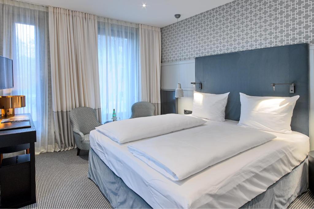 Postel nebo postele na pokoji v ubytování Hotel am Ochsentor