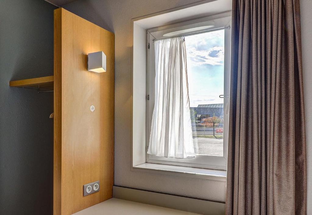 B&B HOTEL Dijon Nord Zénith - Resim 16