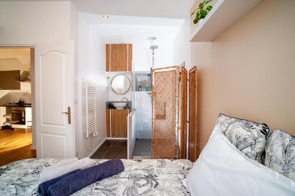 Posteľ alebo postele v izbe v ubytovaní Appartement cosy NANCY