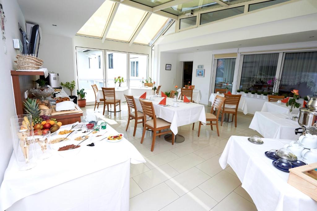 Makanan di atau berdekatan hotel