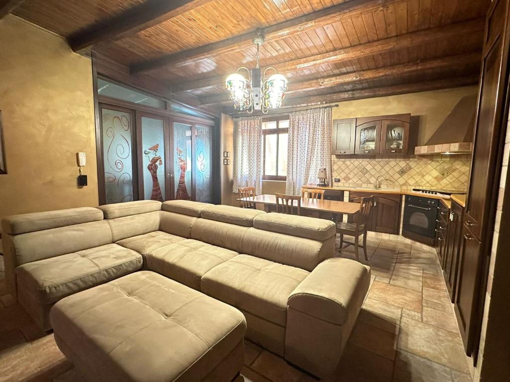 a living room with a couch and a table and a kitchen at Casa vacanze bacio del sole in Palermo
