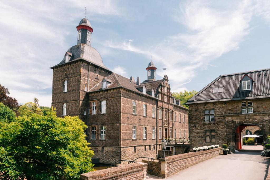 Schlosshotel Hugenpoet - Resim 3