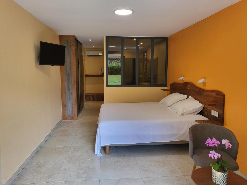 Ένα ή περισσότερα κρεβάτια σε δωμάτιο στο AU JASMIN DE NUIT