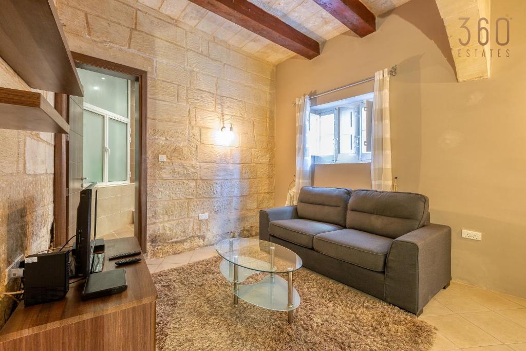 Posezení v ubytování A 3BR characteristic home in Rabat with lovely views by 360 Estates